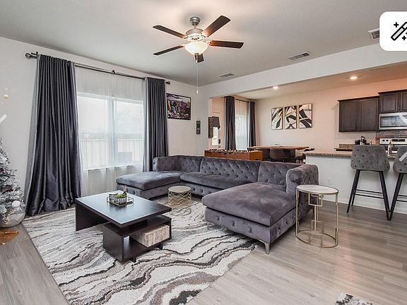 5th image of 305 Elm Patch Dr