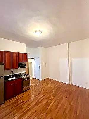 5th image of 102 W 80th St #18A