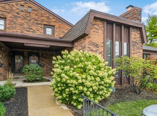4230 Chaucer Ln, Columbus, OH 43220