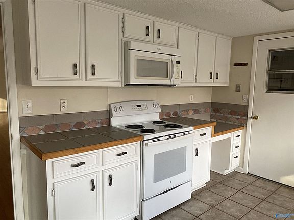 3rd image of 1920 Wrenwood Dr SE