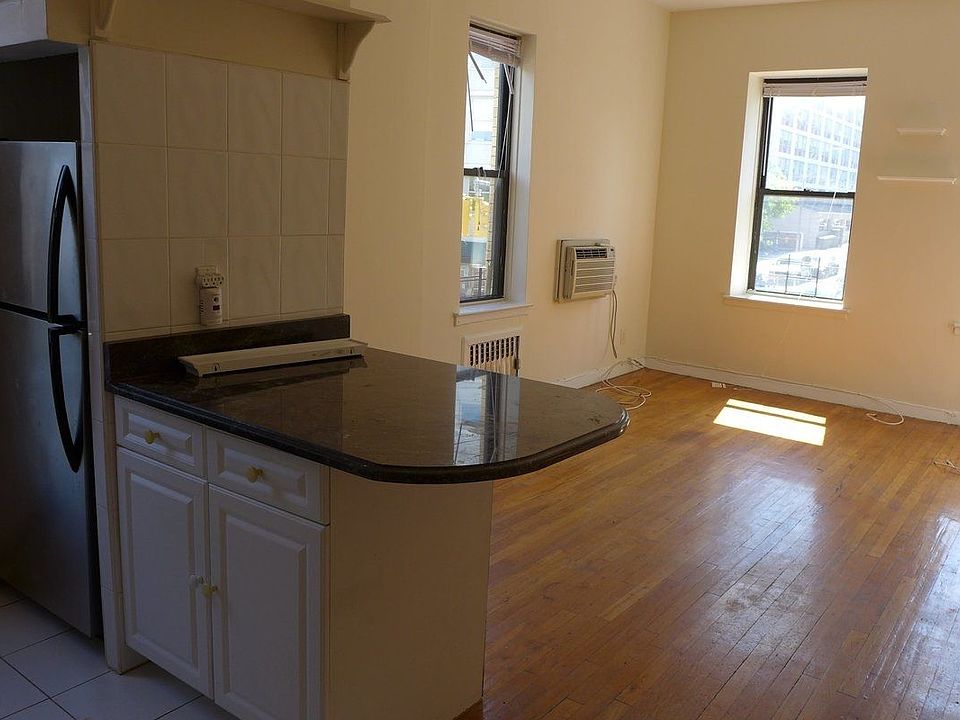 1st image of 476 6th St APT 1B