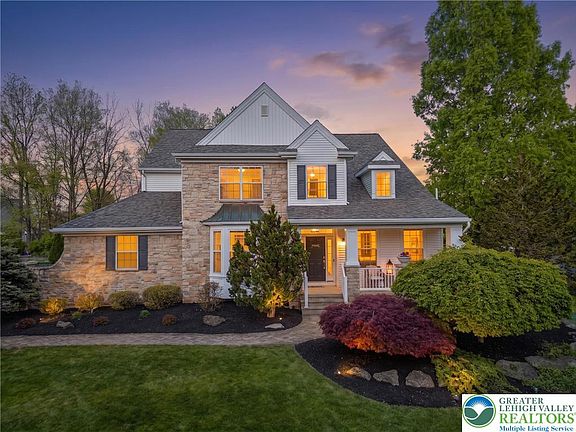 3rd image of 2705 Fringe Ln
