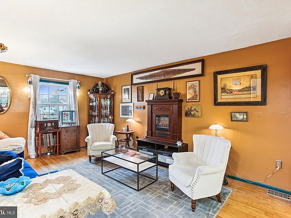 3rd image of 1412 Admiral Dr