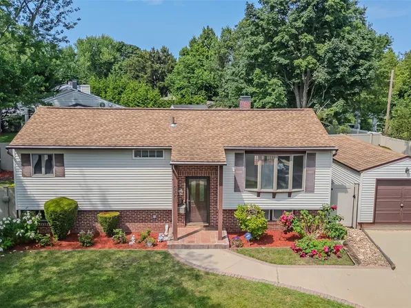 2401 Race Avenue, Medford, NY 11763