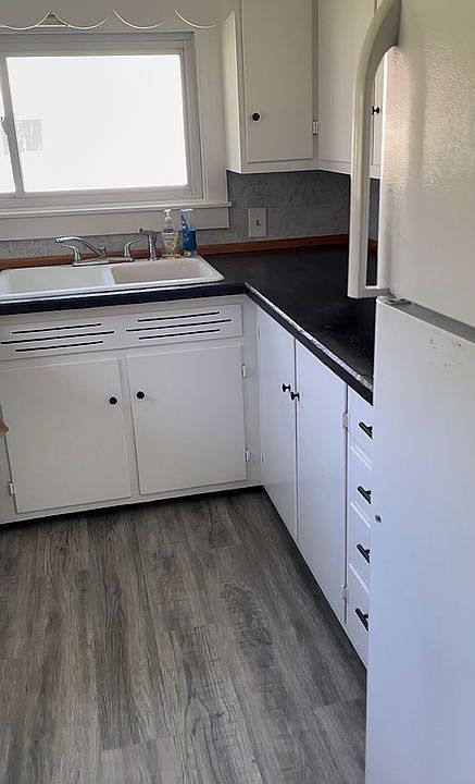 2nd image of 208 W Canal St