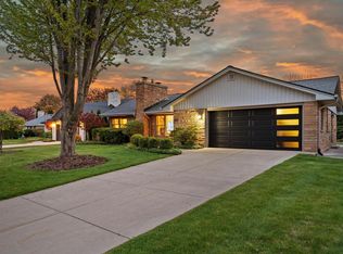 6419 N Lake Dr, Fox Pt, WI 53217