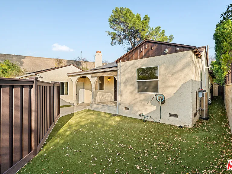 4530 Bakman Ave — Photo 22