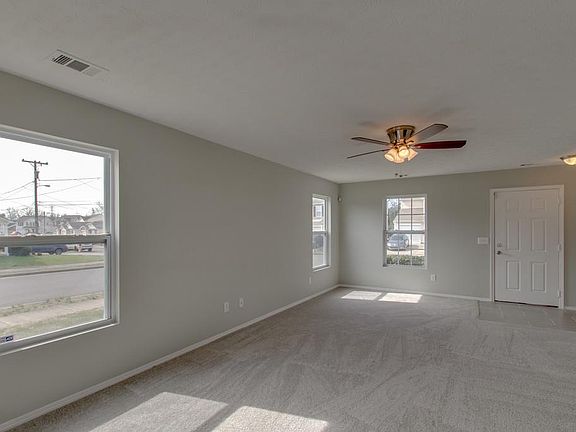 5th image of 2869 Creekbend Dr