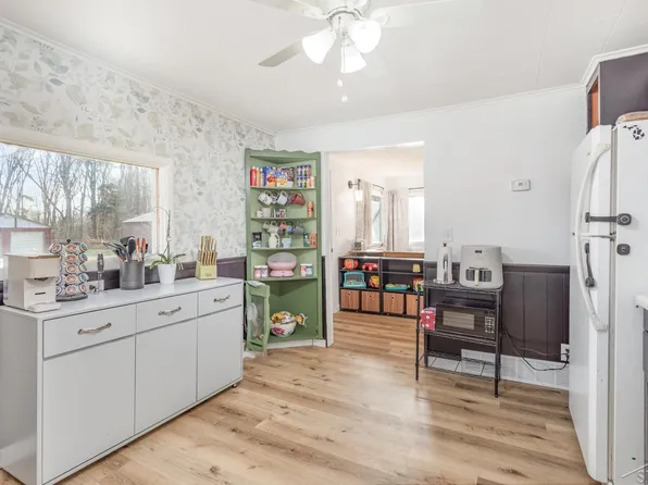 6852 S Main St, Falmouth, MI 49632