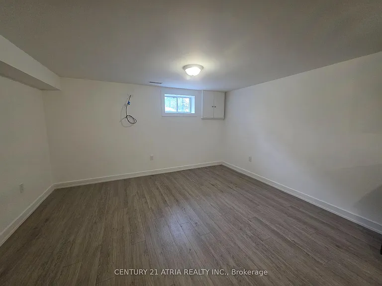 19 Meadowview Ave #LOWER — Photo 2