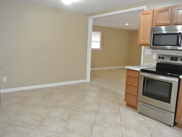 426 Cardinal Dr — Photo 7