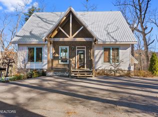 2430 Rainbow Falls Ln, Sevierville, TN 37862