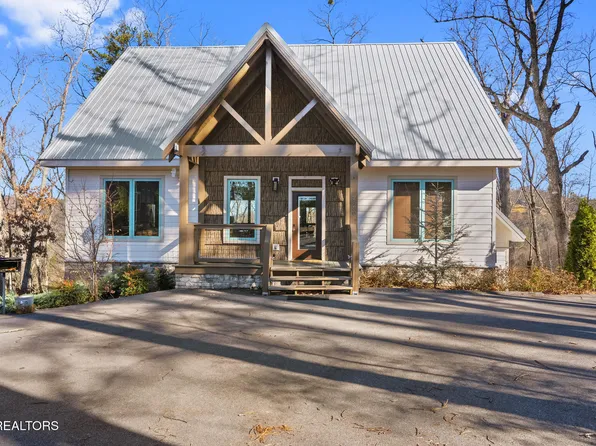 2430 Rainbow Falls Ln, Sevierville, TN 37862