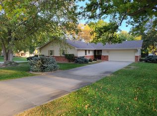 4607 Hillcrest Dr, Columbus, NE 68601
