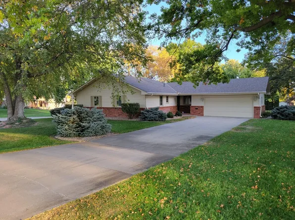 4607 Hillcrest Dr, Columbus, NE 68601