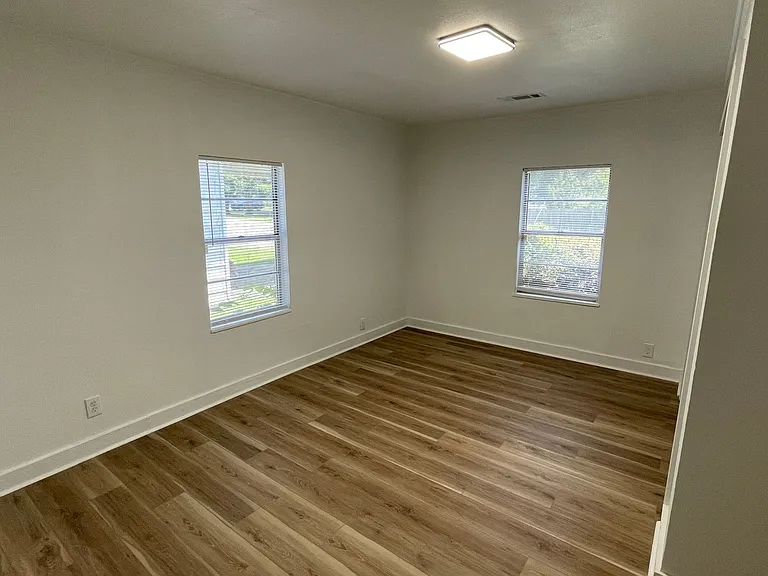 609 Cox St — Photo 14