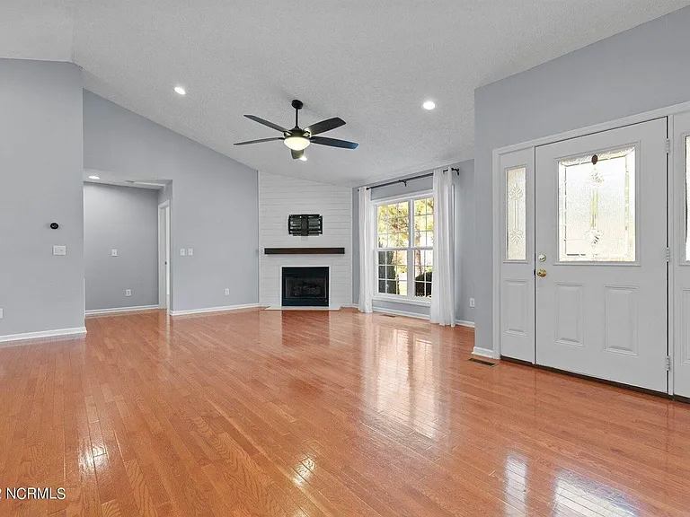120 Crimson Ct — Photo 19