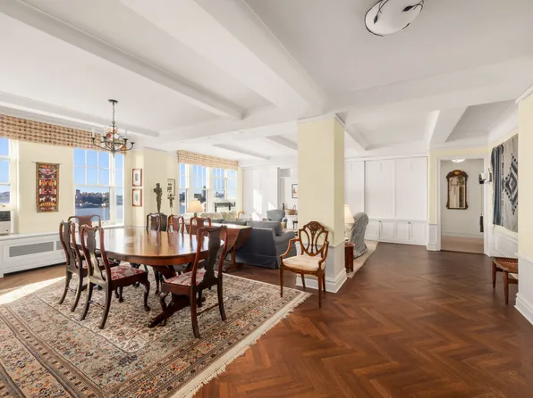 33 Riverside Drive image 2 of 18