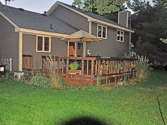 Great deck for entertaining!