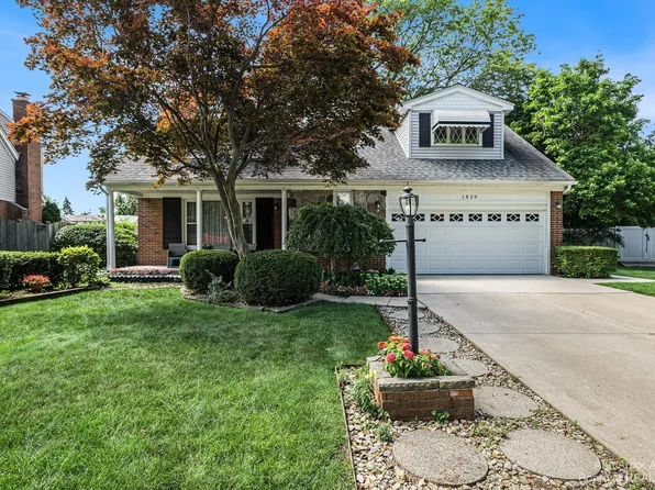 1820 Kenwood St, Trenton, MI 48183