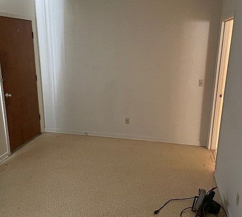 2nd image of 142 Boyd St