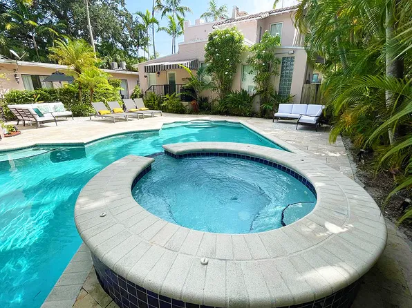 585 NE 66th St, Miami, FL