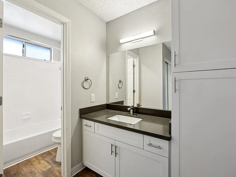 Shadow Oaks Apartment Homes — Photo 18