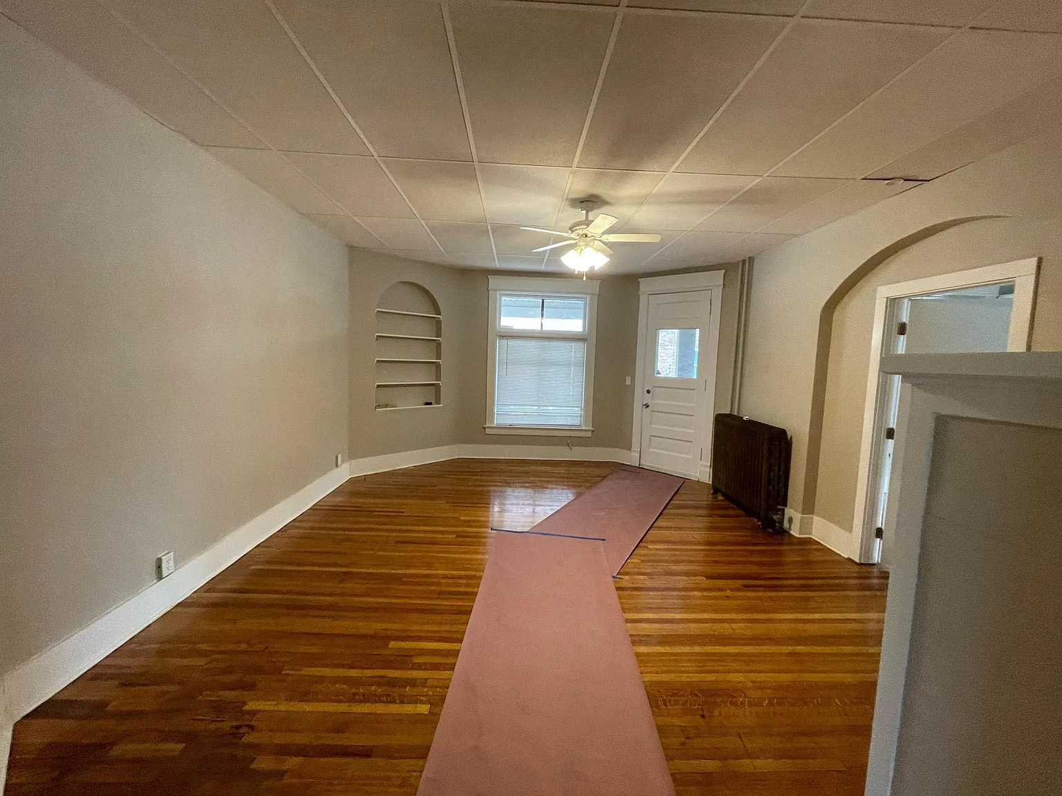 2 bed, 1100 sqft, $1,300 — Photo 2