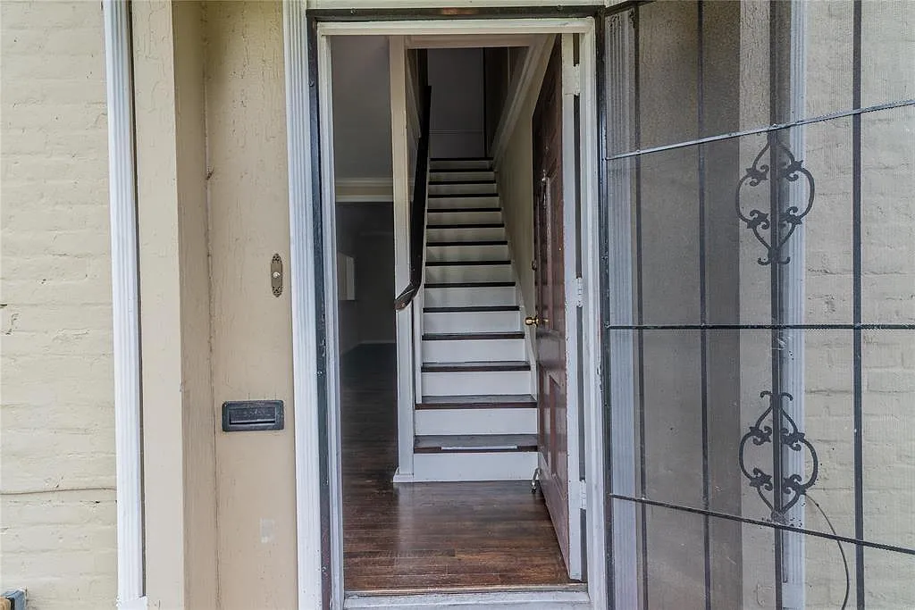 3 bed, 3.0 bath, 1621 sqft, $1,995 — Photo 3