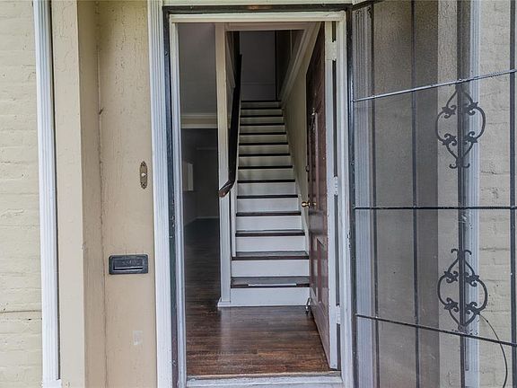 3rd image of 2233 N Macgregor Way