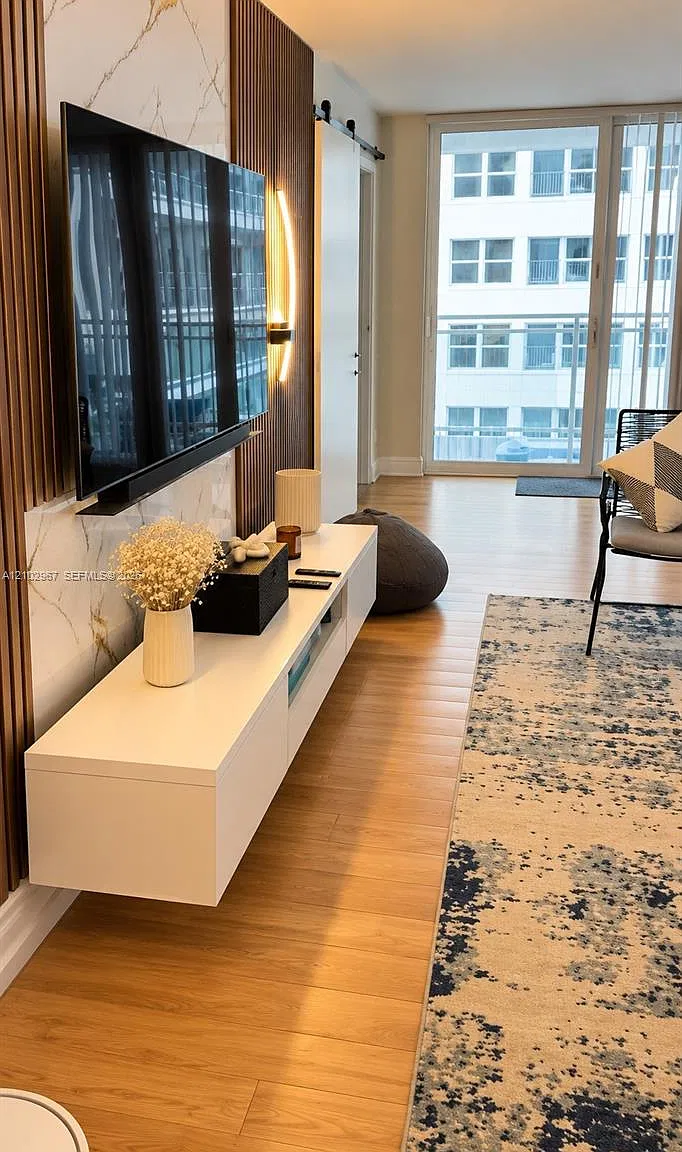 Parker Plaza Condo Estate — Photo 2