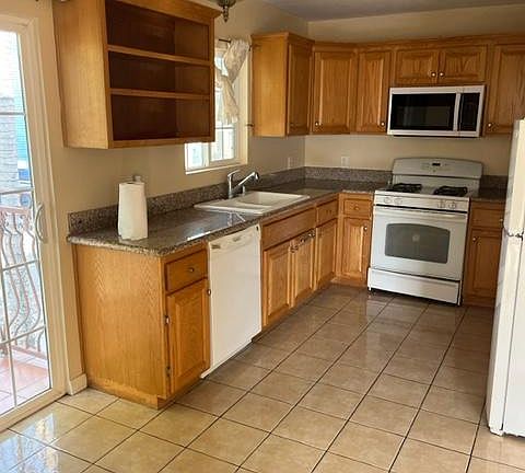 2nd image of 10934 Hesby St