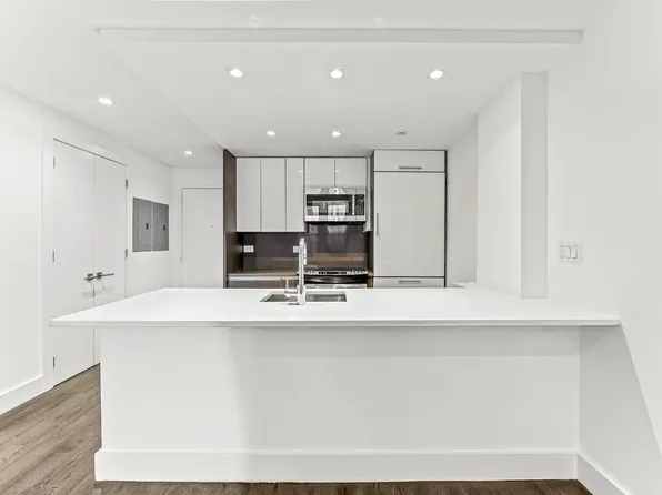 666 West End Avenue image 4 of 22