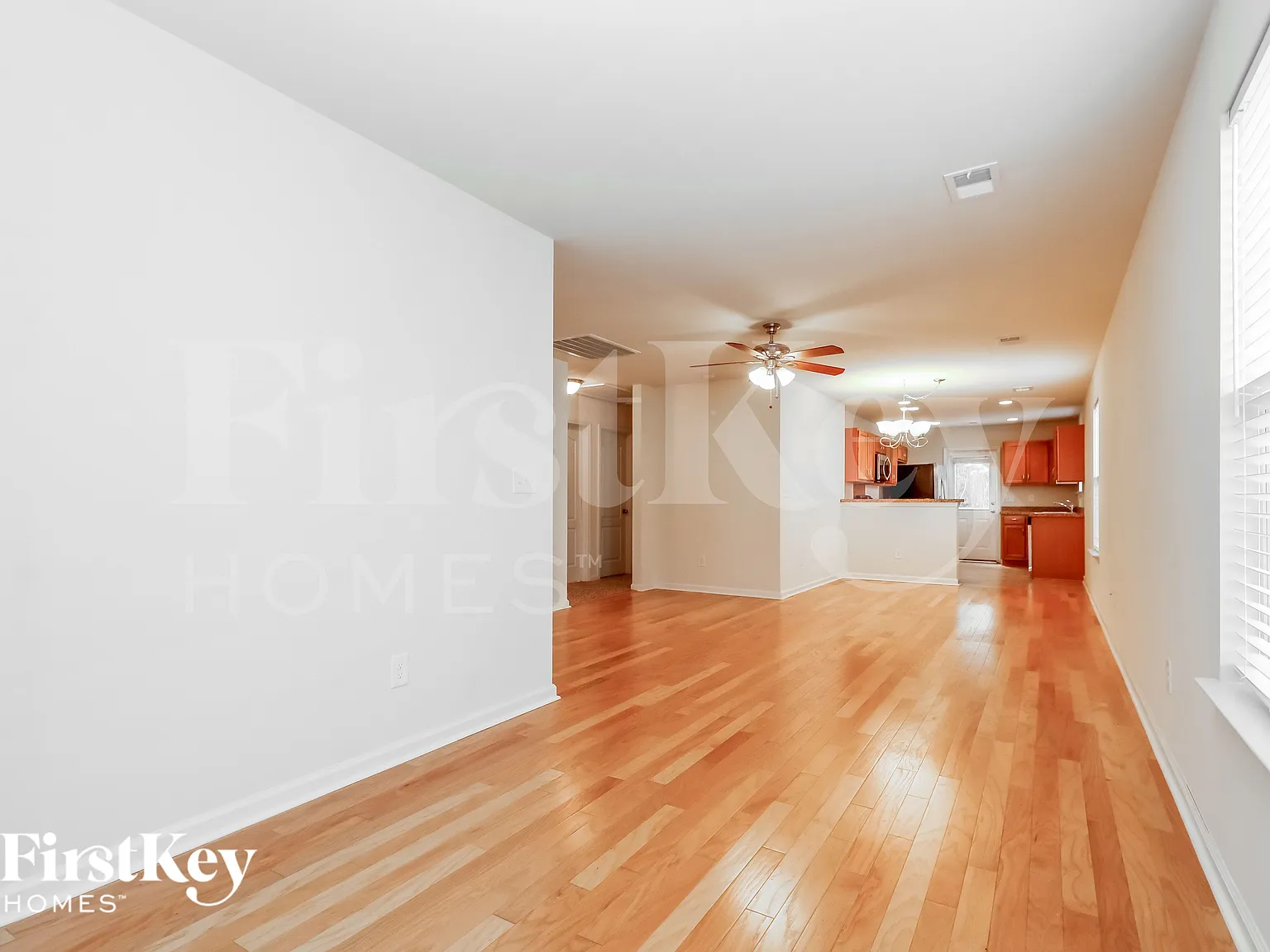 3 bed, 2.0 bath, 1246 sqft, $2,105 — Photo 2