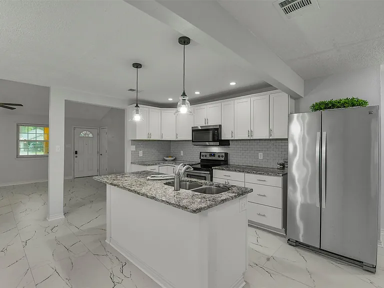 1215 Tejas Blvd — Photo 5