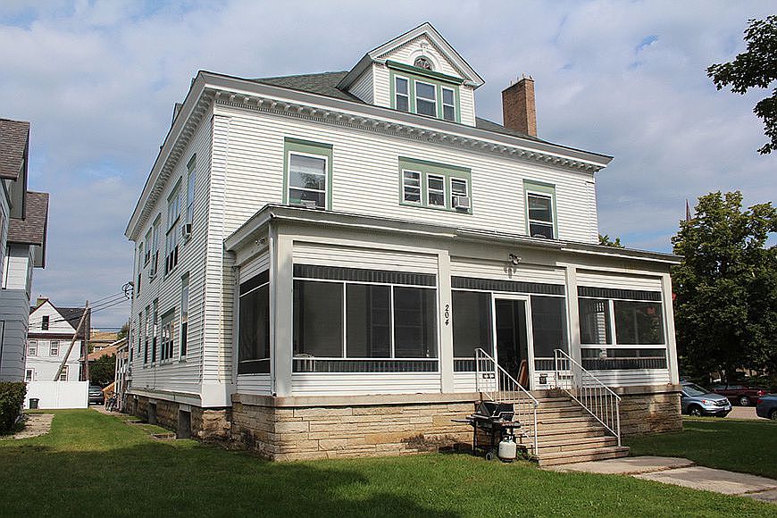 1st image of 204 W 4th St