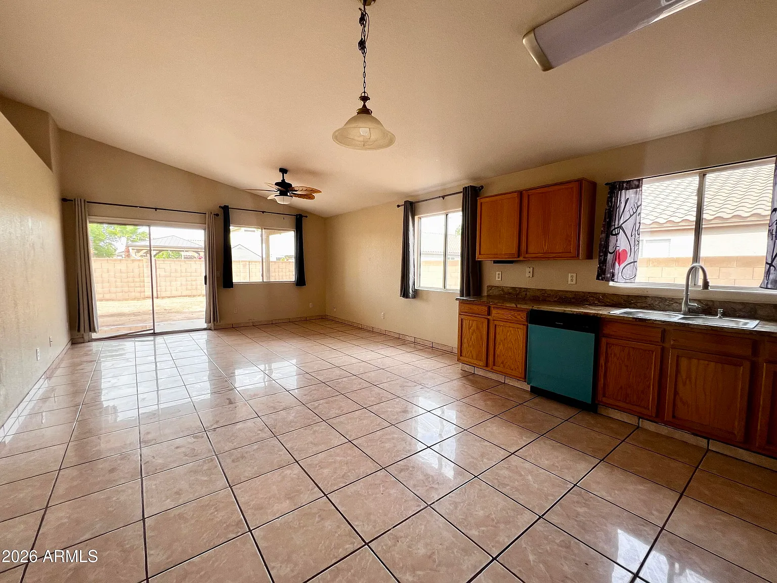 4 bed, 2.0 bath, 1480 sqft, $1,850 — Photo 3