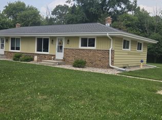 270 S Riverside Dr, Saukville, WI 53080