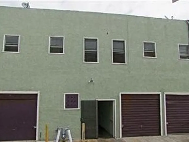 3010 E 3rd St — Photo 11