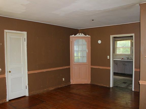 5th image of 1515 Holly St