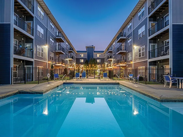 The Falcon of Southern Hills Apartments — Photo 19
