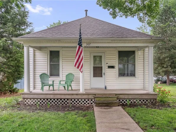 307 E Miami St, Paola, KS 66071