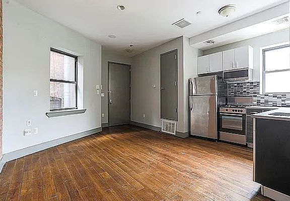 3rd image of 1329 Pacific St APT 1F