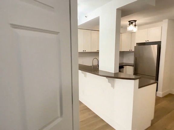 3rd image of 769 Hayes St Suite 101