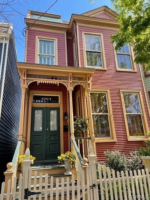 1st image of 2202 W Marshall St