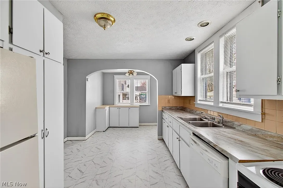 Building Photo - 245 E Ford Ave #A