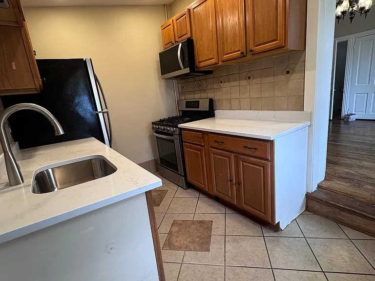 105 W Union St — Photo 17
