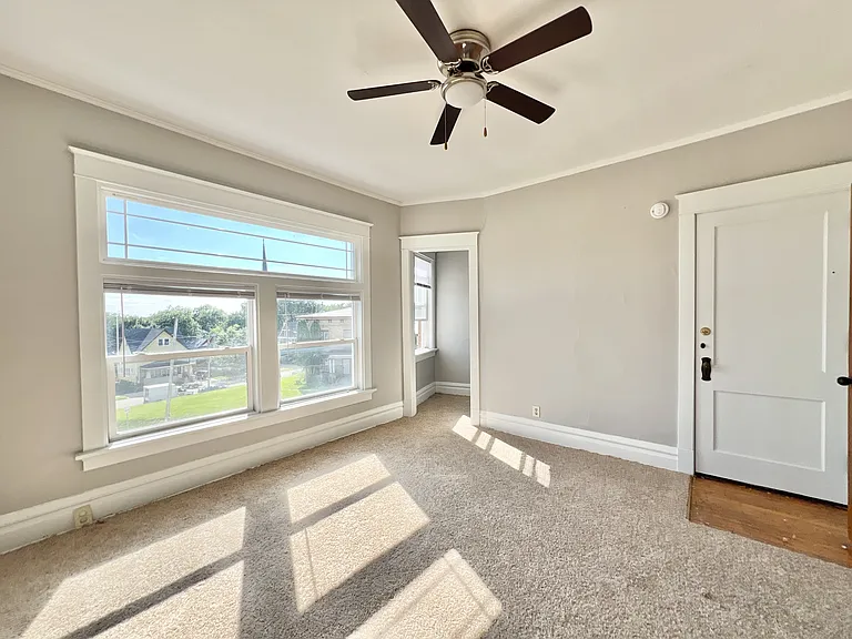 509 E Milwaukee St — Photo 14