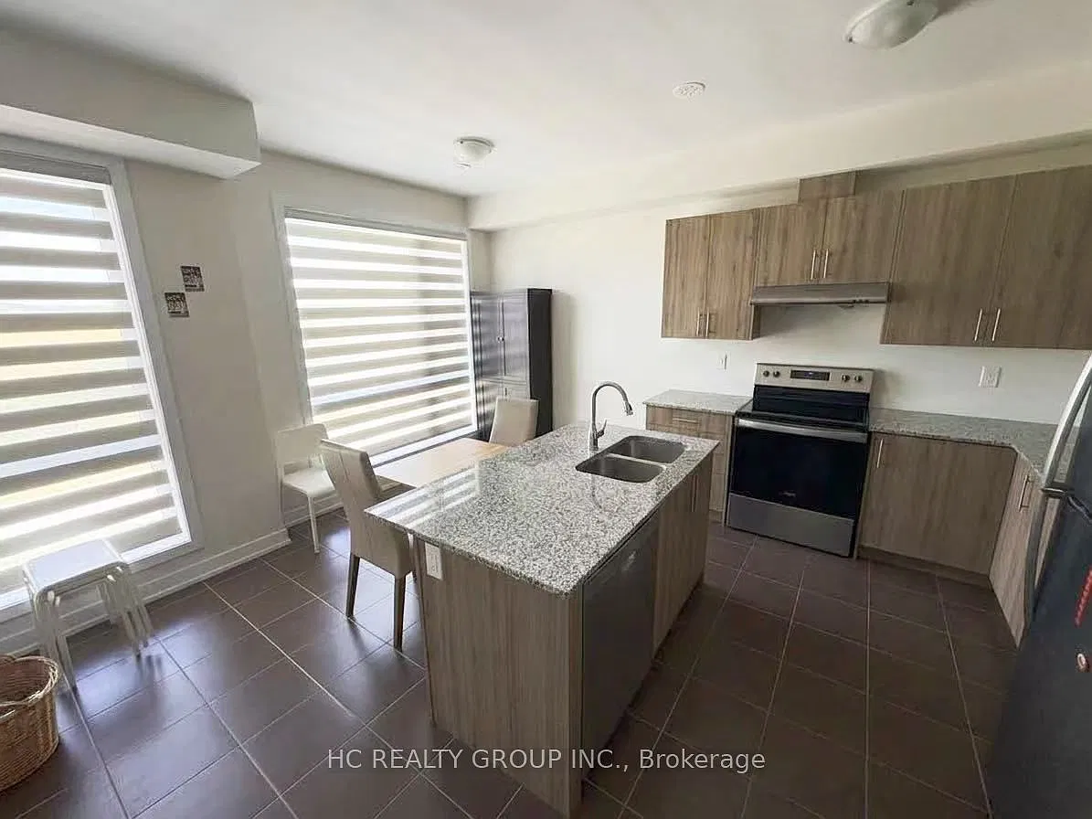 4 bed, $3,050 — Photo 1