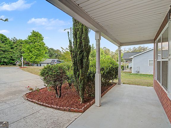 4th image of 90 Kerwood Ct